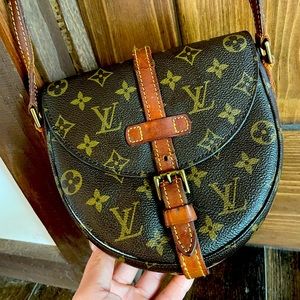 BEAUTIFUL VINTAGE LOUIS VUITTON CROSSBODY
